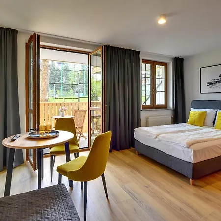 Nad Lomnica Centrum 아파트 *